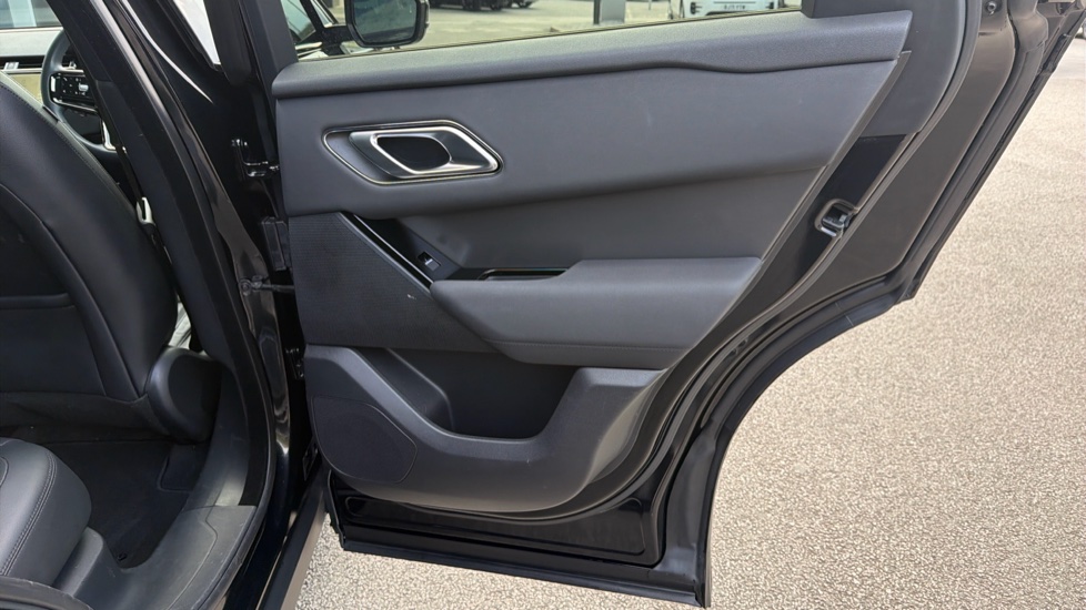 Land Rover Range Rover Velar 2.0 D200 MHEV Dynamic SE 5dr Auto Diesel Estate - Image 22