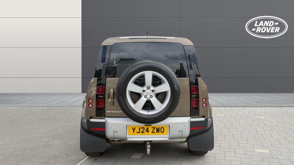 Land Rover Defender 3.0 D250 HSE 90 3dr Auto Diesel Estate - Image 6