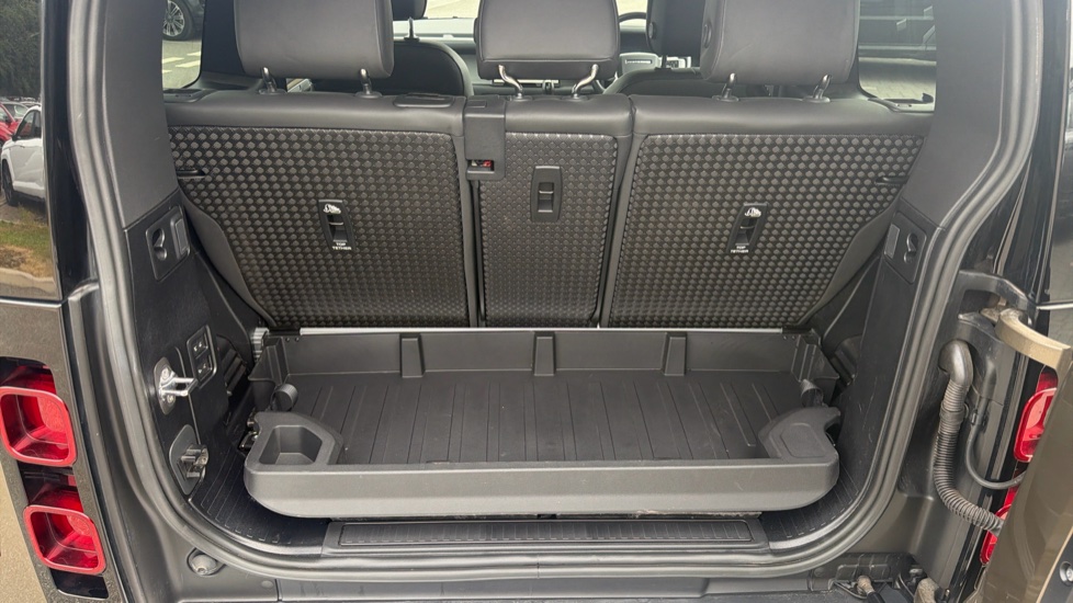 Land Rover Defender 3.0 D250 HSE 90 3dr Auto Diesel Estate - Image 10
