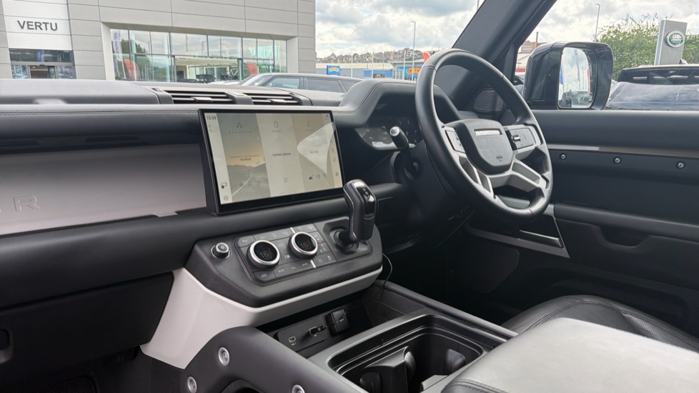 Land Rover Defender 3.0 D250 HSE 90 3dr Auto Diesel Estate - Image 21
