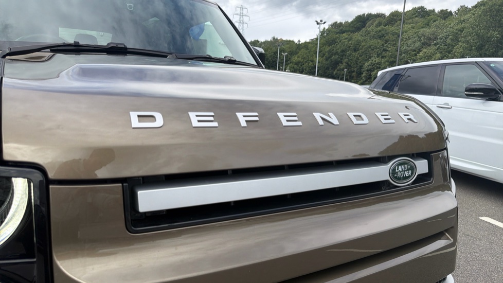 Land Rover Defender 3.0 D250 HSE 90 3dr Auto Diesel Estate - Image 25