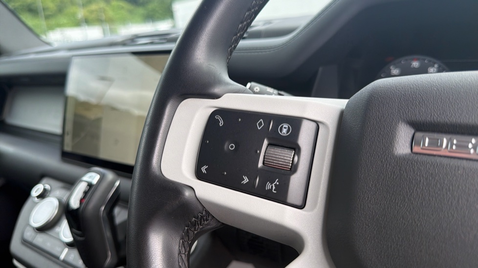 Land Rover Defender 3.0 D250 HSE 90 3dr Auto Diesel Estate - Image 29