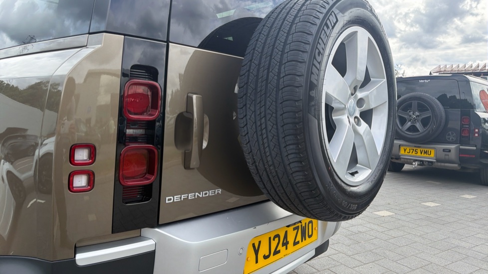 Land Rover Defender 3.0 D250 HSE 90 3dr Auto Diesel Estate - Image 42