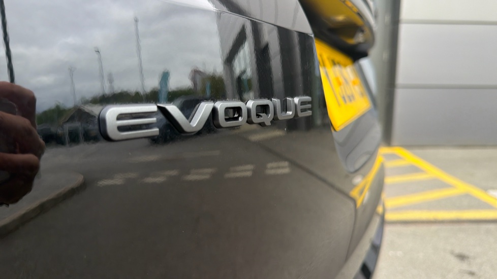 Land Rover Range Rover Evoque 1.5 P270e Dynamic SE 5dr Auto Hatchback - Image 20