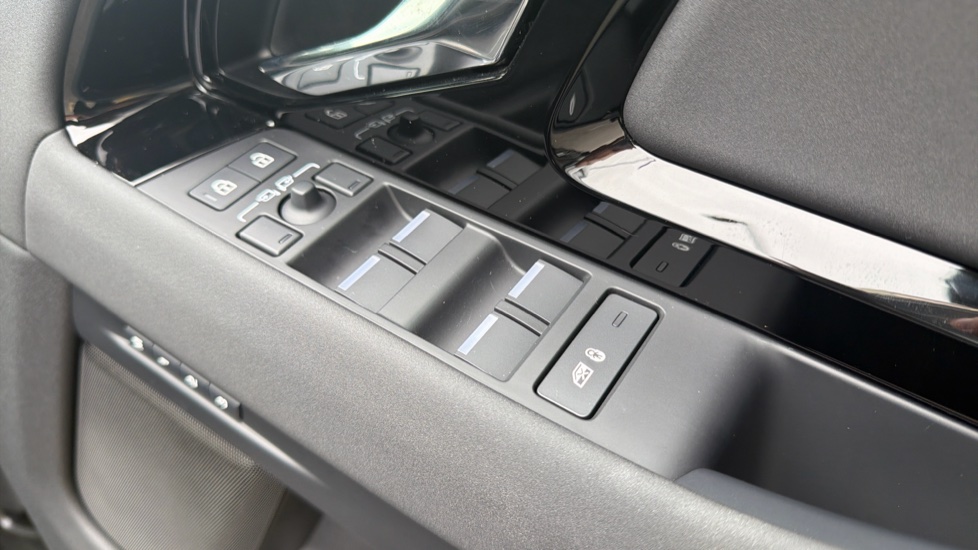 Land Rover Range Rover Evoque 1.5 P270e Dynamic SE 5dr Auto Hatchback - Image 26