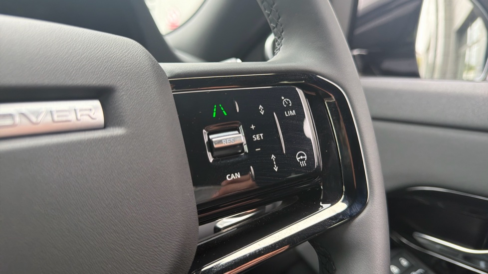 Land Rover Range Rover Evoque 1.5 P270e Dynamic SE 5dr Auto Hatchback - Image 31