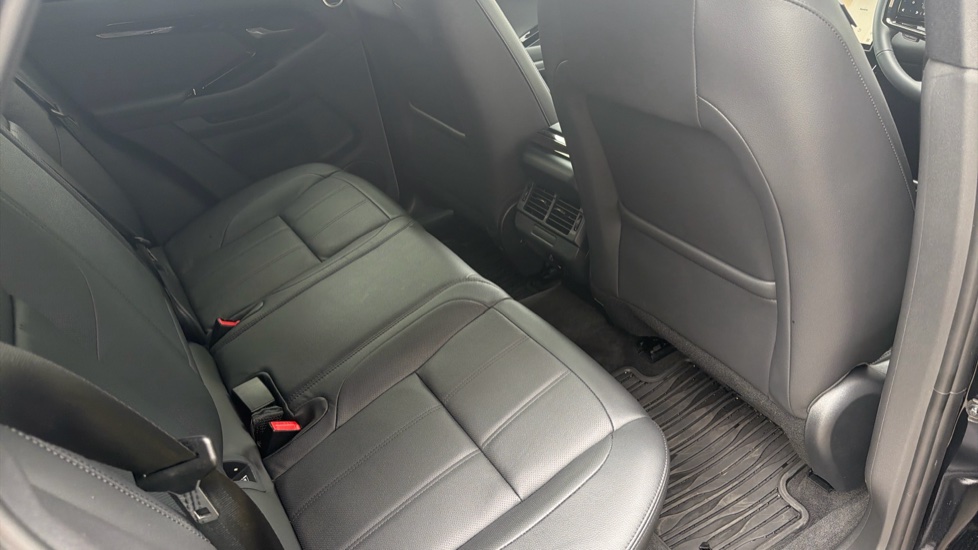 Land Rover Range Rover Evoque 1.5 P270e Dynamic SE 5dr Auto Hatchback - Image 41
