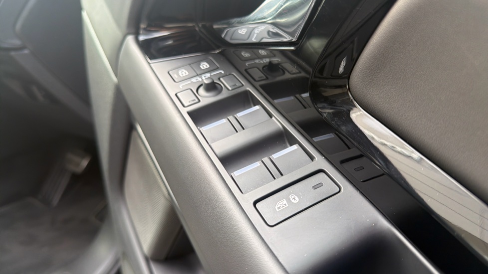 Land Rover Range Rover Evoque 2.0 D200 Autobiography 5dr Auto [Revised] Diesel Hatchback - Image 21