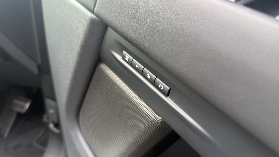 Land Rover Range Rover Evoque 2.0 D200 Autobiography 5dr Auto [Revised] Diesel Hatchback - Image 22