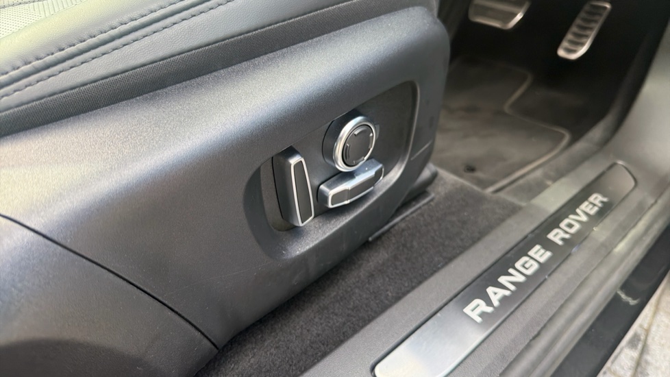Land Rover Range Rover Evoque 2.0 D200 Autobiography 5dr Auto [Revised] Diesel Hatchback - Image 24