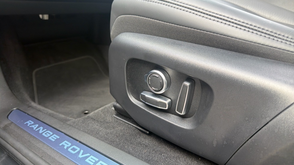 Land Rover Range Rover Evoque 2.0 D200 Autobiography 5dr Auto [Revised] Diesel Hatchback - Image 39