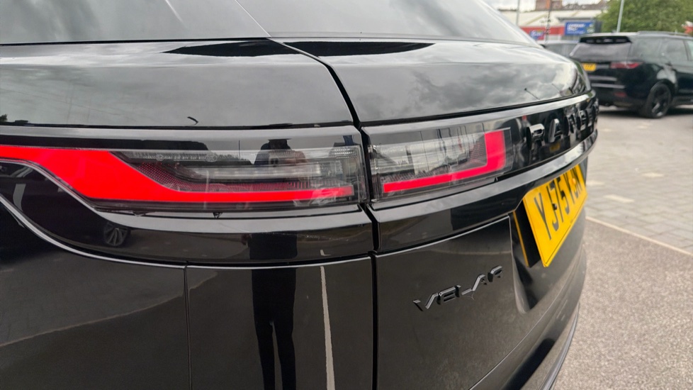 Land Rover Range Rover Velar 2.0 D200 MHEV Dynamic SE 5dr Auto Diesel Estate - Image 19