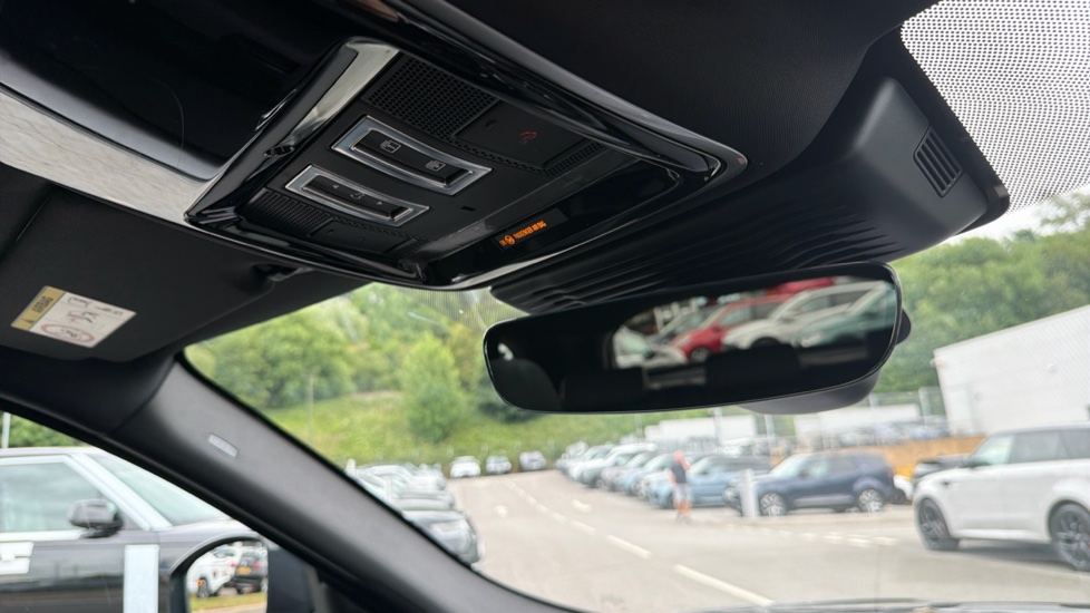 Land Rover Range Rover Velar 2.0 D200 MHEV Dynamic SE 5dr Auto Diesel Estate - Image 24