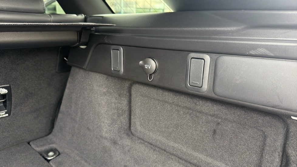 Land Rover Range Rover Velar 2.0 D200 MHEV Dynamic SE 5dr Auto Diesel Estate - Image 37