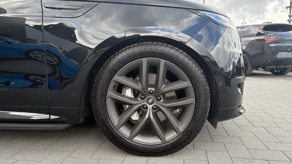 Land Rover Range Rover Sport 3.0 D300 Dynamic SE 5dr Auto Diesel Estate - Image 8