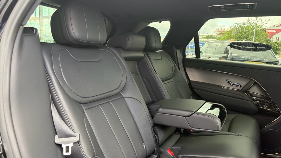 Land Rover Range Rover Sport 3.0 D300 Dynamic SE 5dr Auto Diesel Estate - Image 21