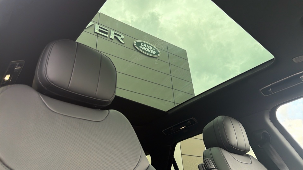Land Rover Range Rover Sport 3.0 D300 Dynamic SE 5dr Auto Diesel Estate - Image 37