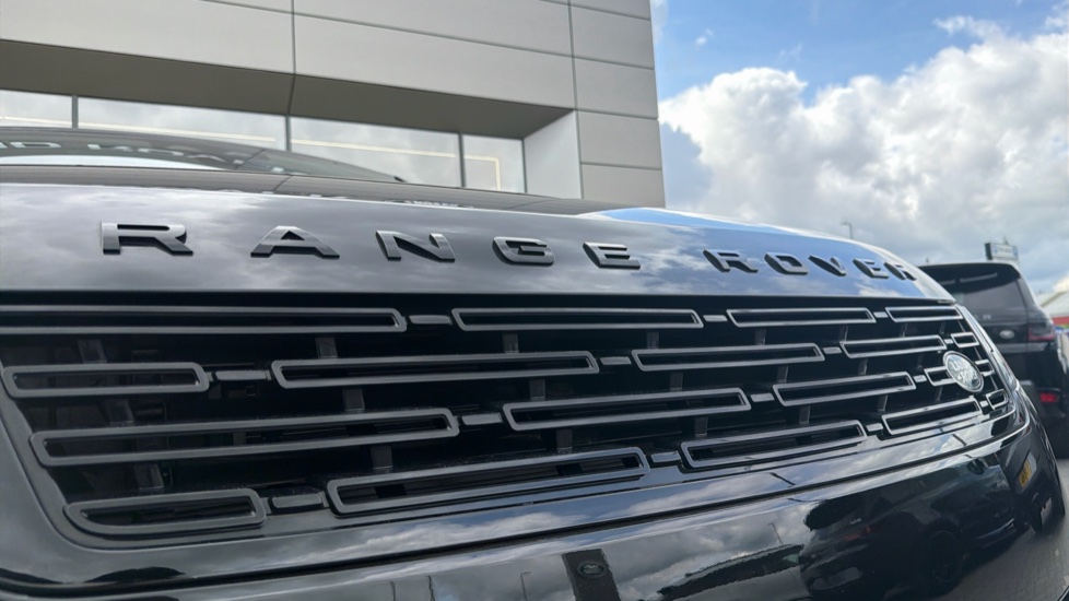 Land Rover Range Rover Sport 3.0 D300 Dynamic SE 5dr Auto Diesel Estate - Image 40