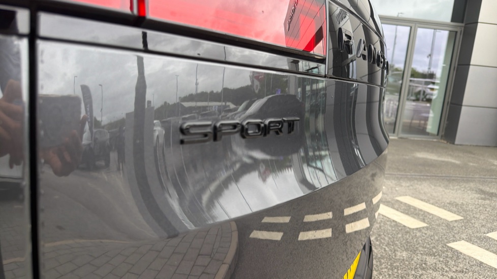 Land Rover Range Rover Sport 3.0 D250 Dynamic SE 5dr Auto Diesel Estate - Image 25