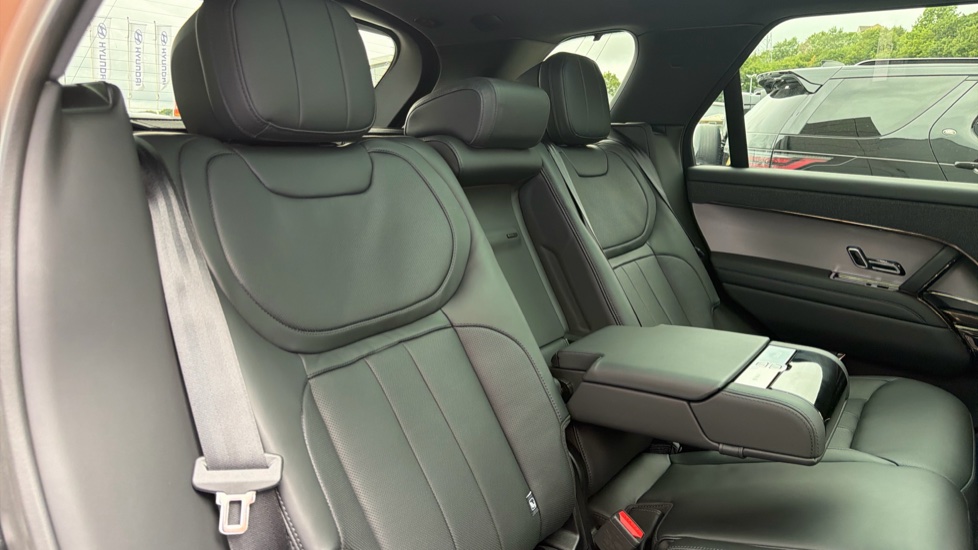 Land Rover Range Rover Sport 3.0 D250 Dynamic SE 5dr Auto Diesel Estate - Image 29