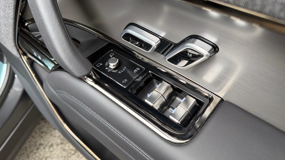 Land Rover Range Rover Sport 3.0 D250 Dynamic SE 5dr Auto Diesel Estate - Image 31