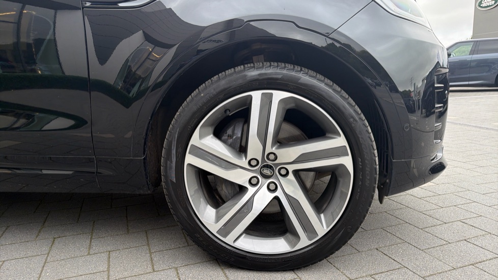 Land Rover Discovery 3.0 D350 Dynamic HSE 5dr Auto Diesel Station Wagon - Image 8