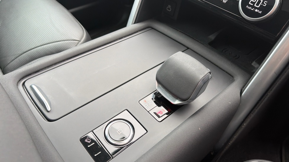 Land Rover Discovery 3.0 D350 Dynamic HSE 5dr Auto Diesel Station Wagon - Image 13