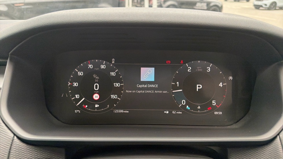 Land Rover Discovery 3.0 D350 Dynamic HSE 5dr Auto Diesel Station Wagon - Image 16