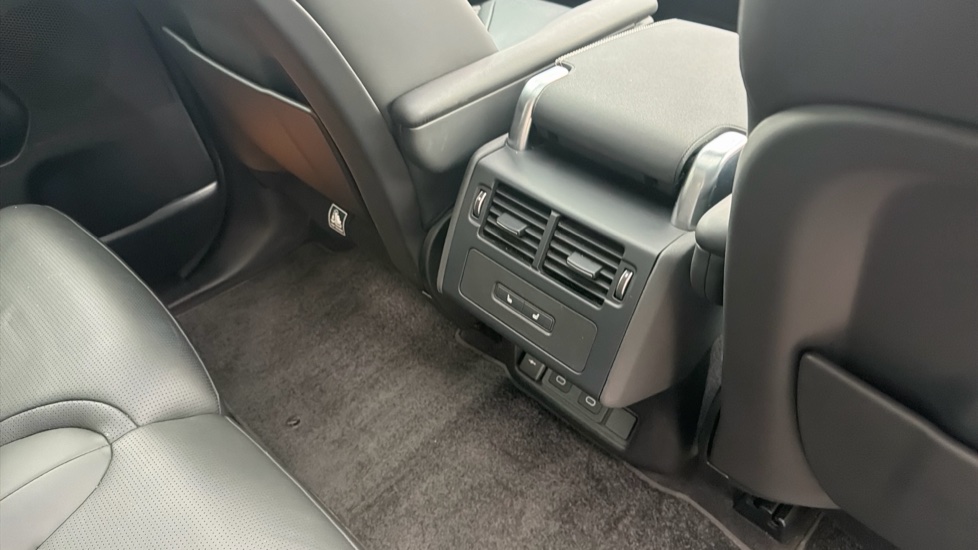 Land Rover Discovery 3.0 D350 Dynamic HSE 5dr Auto Diesel Station Wagon - Image 18