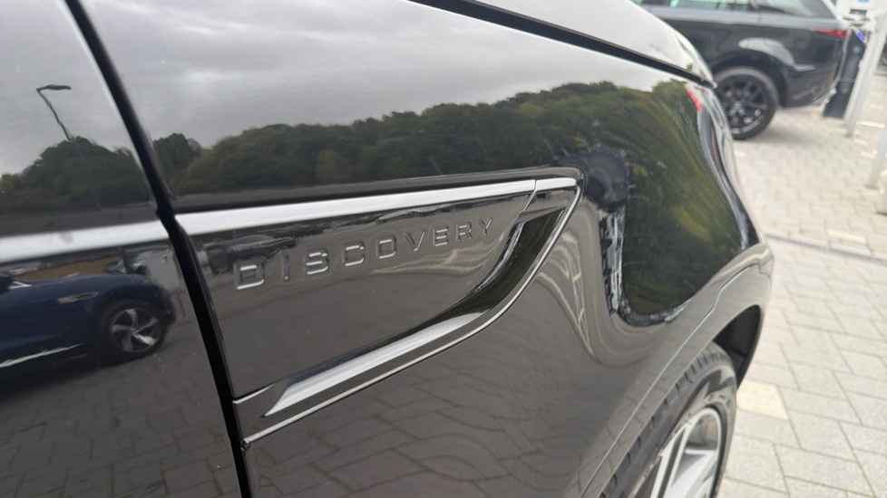 Land Rover Discovery 3.0 D350 Dynamic HSE 5dr Auto Diesel Station Wagon - Image 20