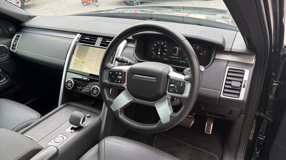 Land Rover Discovery 3.0 D350 Dynamic HSE 5dr Auto Diesel Station Wagon - Image 25