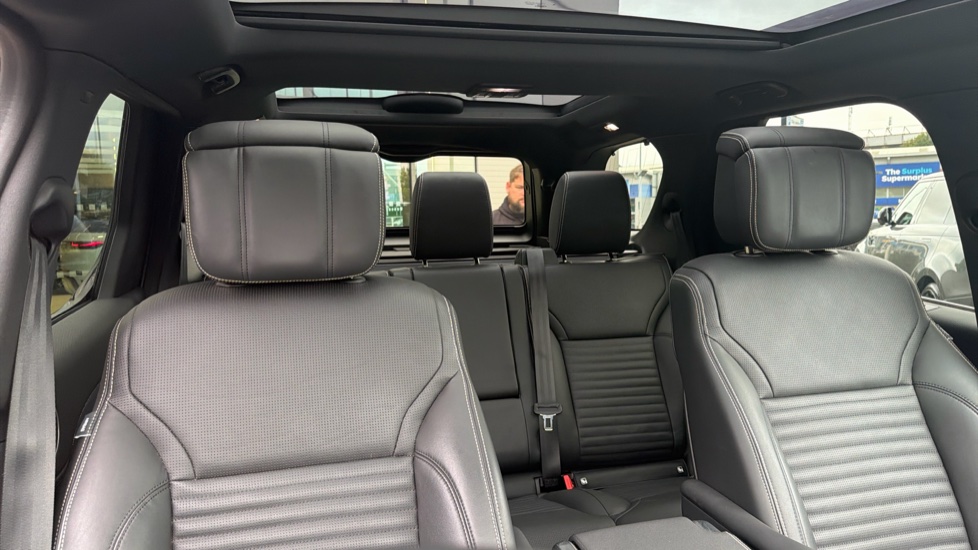 Land Rover Discovery 3.0 D350 Dynamic HSE 5dr Auto Diesel Station Wagon - Image 28