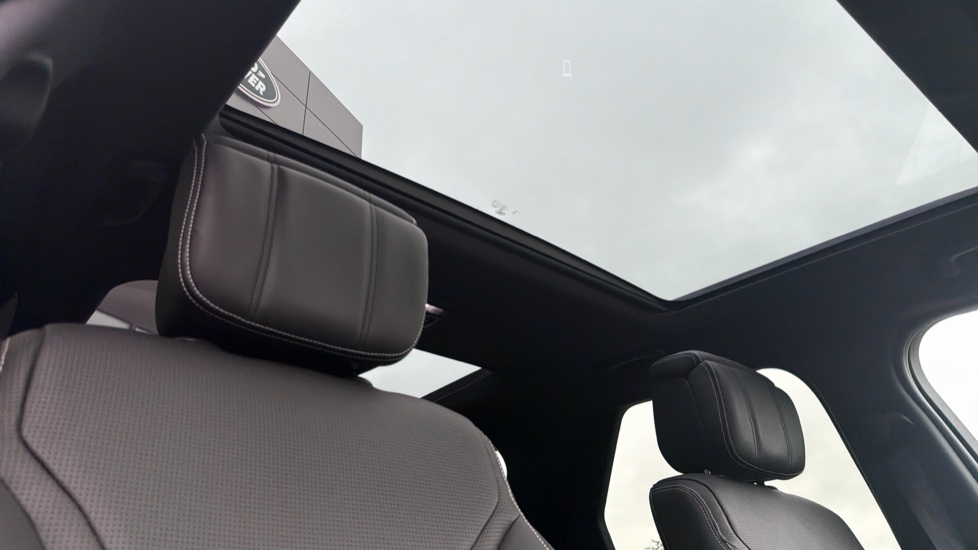 Land Rover Discovery 3.0 D350 Dynamic HSE 5dr Auto Diesel Station Wagon - Image 29