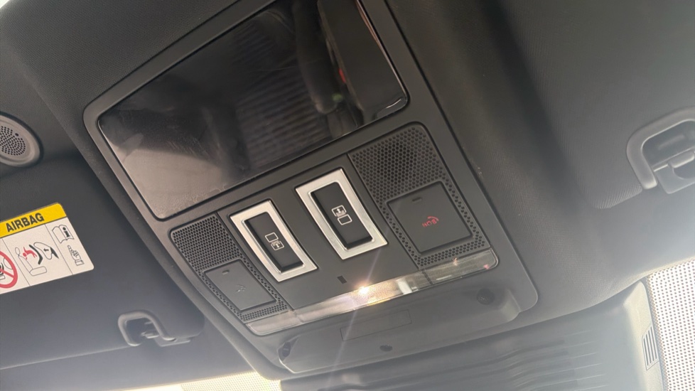 Land Rover Discovery 3.0 D350 Dynamic HSE 5dr Auto Diesel Station Wagon - Image 30