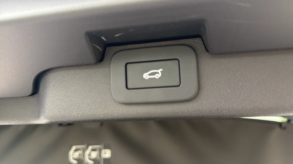 Land Rover Discovery 3.0 D350 Dynamic HSE 5dr Auto Diesel Station Wagon - Image 39