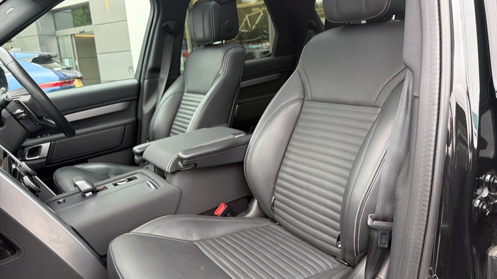 Land Rover Discovery 3.0 D350 Dynamic HSE 5dr Auto Diesel Station Wagon - Image 41