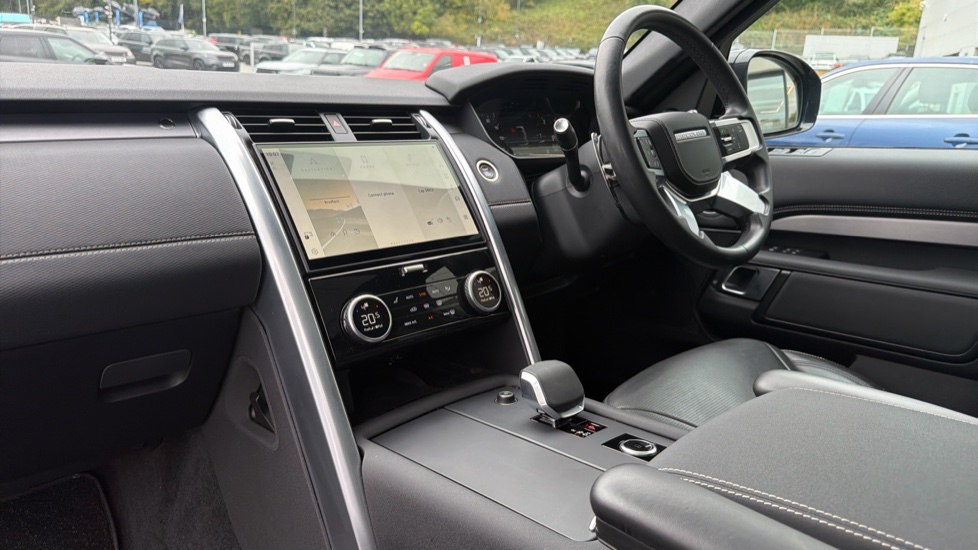 Land Rover Discovery 3.0 D350 Dynamic HSE 5dr Auto Diesel Station Wagon - Image 42
