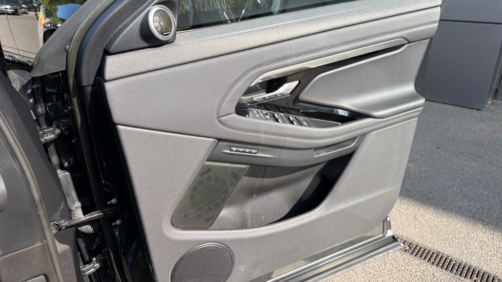Land Rover Range Rover Evoque 2.0 D200 R-Dynamic SE 5dr Auto Diesel Hatchback - Image 21