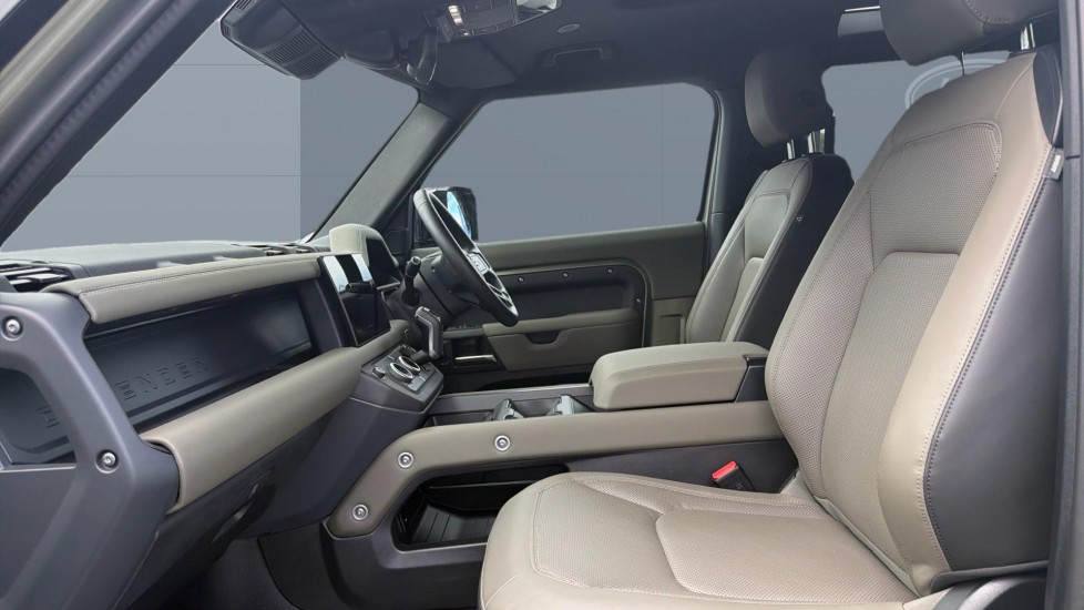 Land Rover Defender 3.0 D250 X-Dynamic SE 90 3dr Auto Diesel Estate - Image 3