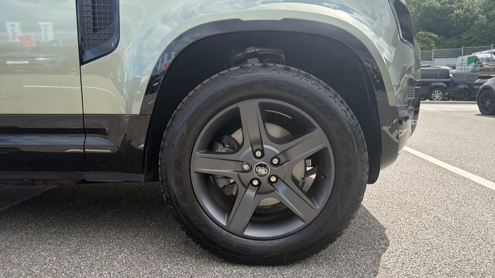 Land Rover Defender 3.0 D250 X-Dynamic SE 90 3dr Auto Diesel Estate - Image 8