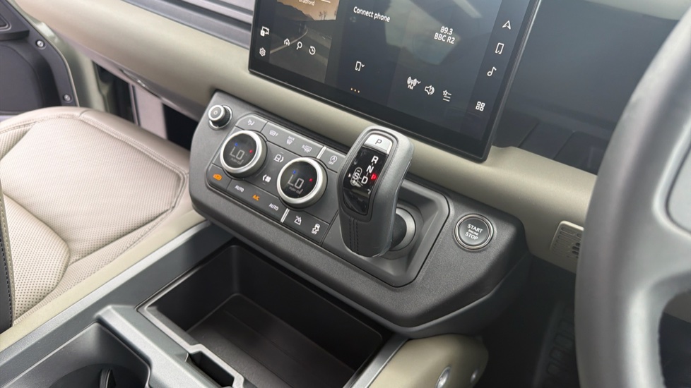 Land Rover Defender 3.0 D250 X-Dynamic SE 90 3dr Auto Diesel Estate - Image 13