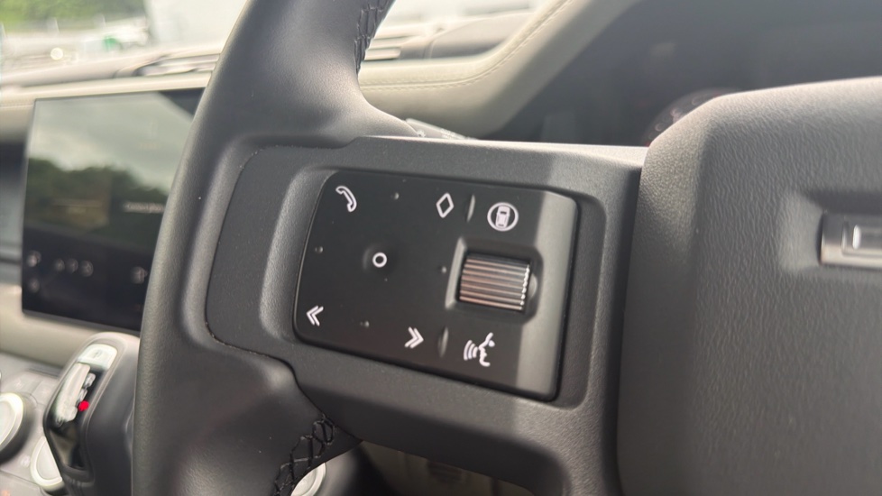 Land Rover Defender 3.0 D250 X-Dynamic SE 90 3dr Auto Diesel Estate - Image 24