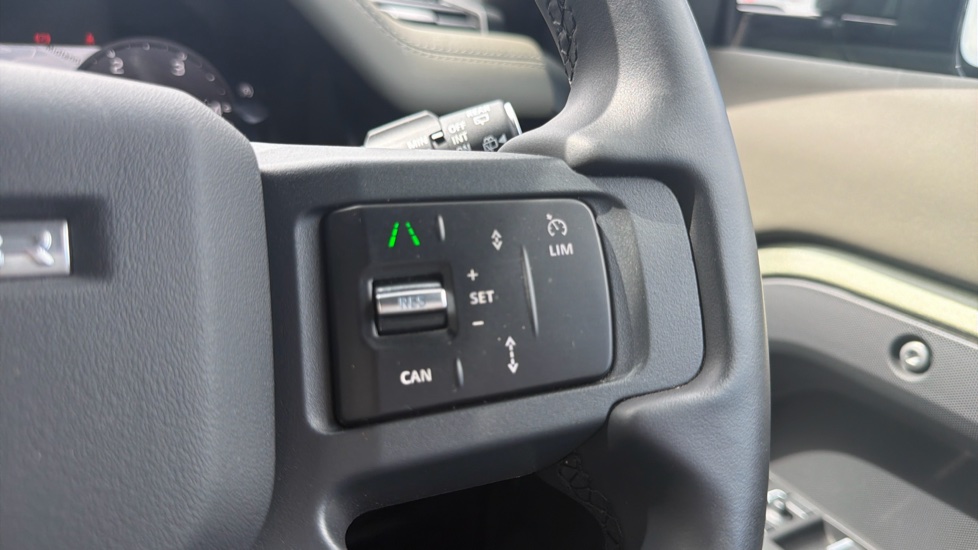 Land Rover Defender 3.0 D250 X-Dynamic SE 90 3dr Auto Diesel Estate - Image 25