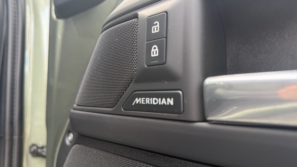 Land Rover Defender 3.0 D250 X-Dynamic SE 90 3dr Auto Diesel Estate - Image 35