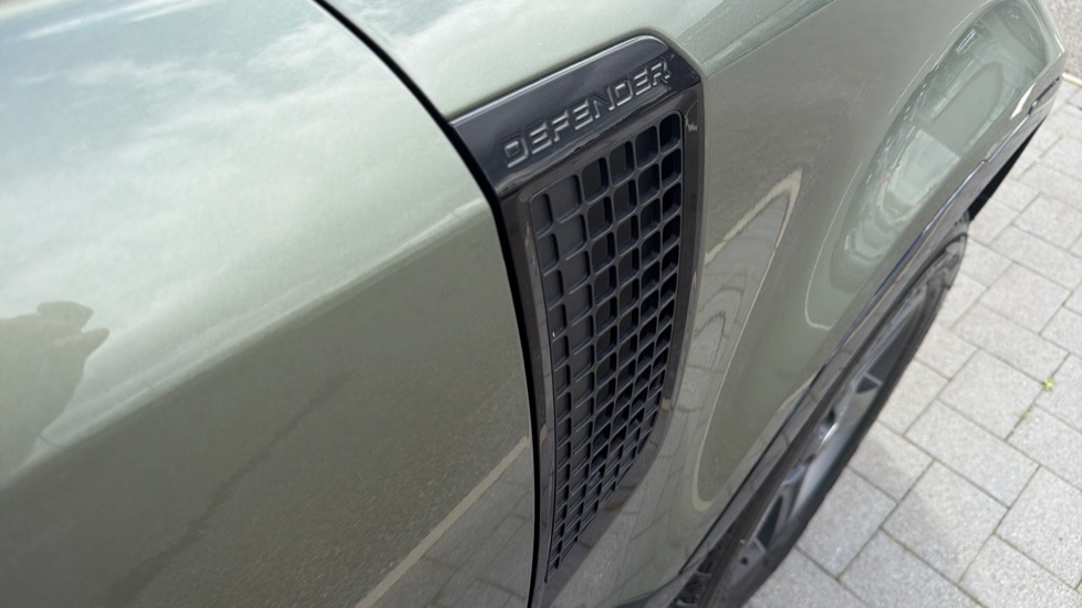 Land Rover Defender 3.0 D250 X-Dynamic SE 90 3dr Auto Diesel Estate - Image 37