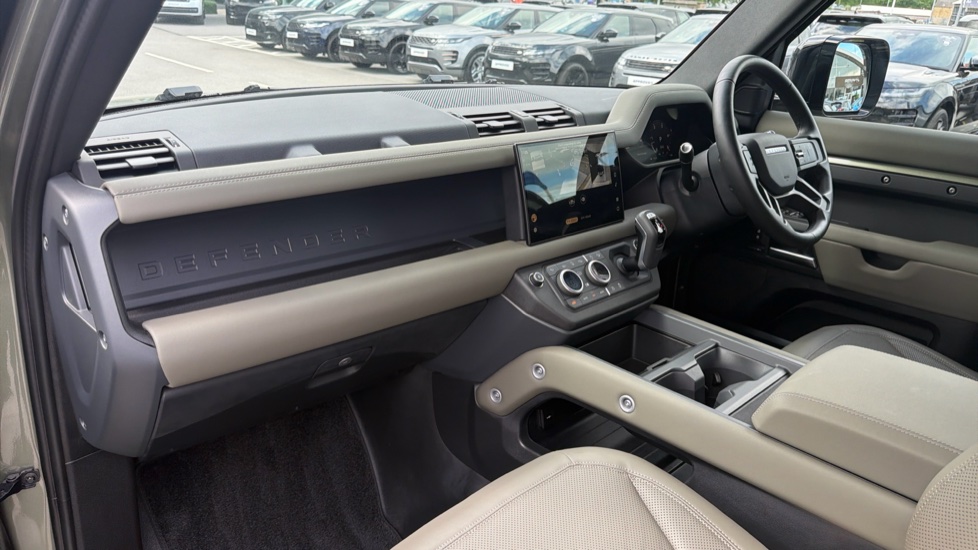 Land Rover Defender 3.0 D250 X-Dynamic SE 90 3dr Auto Diesel Estate - Image 41