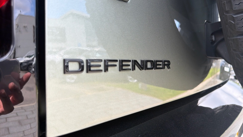 Land Rover Defender 3.0 D250 X-Dynamic SE 90 3dr Auto Diesel Estate - Image 44