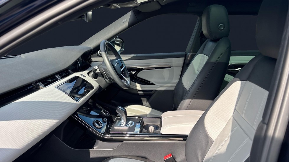 Land Rover Range Rover Evoque 1.5 P300e Evoque Edition 5dr Auto Hatchback - Image 3