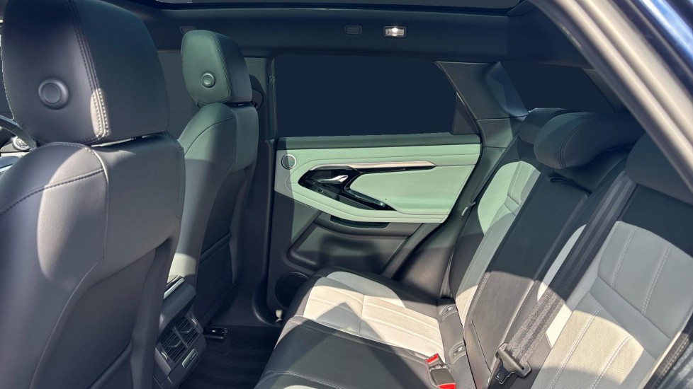 Land Rover Range Rover Evoque 1.5 P300e Evoque Edition 5dr Auto Hatchback - Image 4