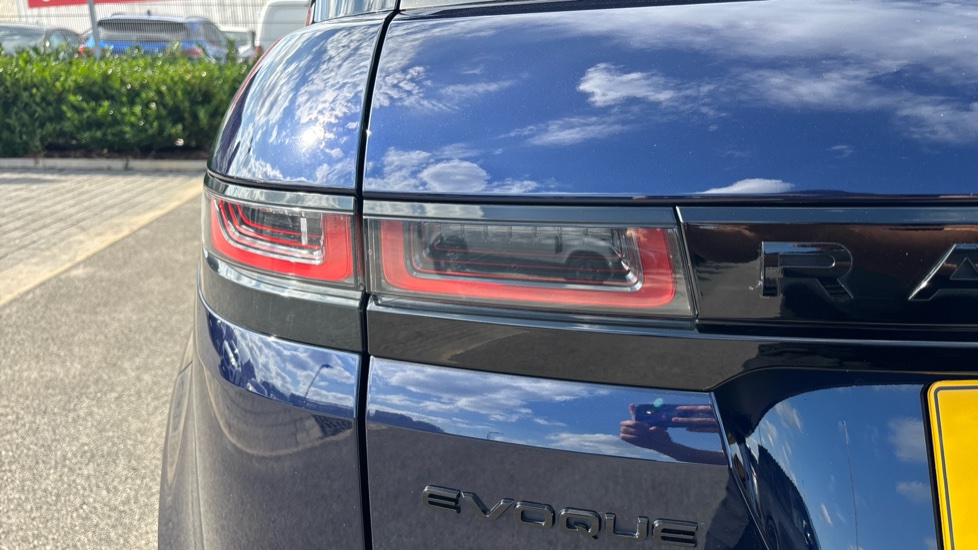 Land Rover Range Rover Evoque 1.5 P300e Evoque Edition 5dr Auto Hatchback - Image 19